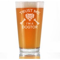 Dogtor - Pint Glas, 16 Oz, Geätzte Sprüche Lustiges Hundemotiv Dekor Und Geschenke Für Tierärzte Bierliebhaber von BevveeCo