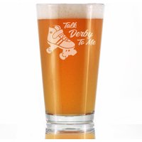 Talk Derby To Me - Lustiges Pint Glas, 16 Oz, Geätzte Sprüche Süßes Geschenk Für Jammer Und Blocker, Die Roller Skating Lieben von BevveeCo