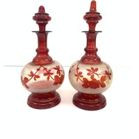 Vintage Milchglas Karaffe Mit Rubinroter Malerei| Milchglas-Dekanter| Dekor Aus von Bharatkakhazana