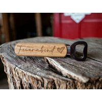 Flaschenöffner "Feierabend" Als Geschenk Zum Vatertag Oder Deine Freunde. Mit Moderner Lasergravur Auf Wunsch Auch Personalisiert Mit Name von BiancasHandgemachtes