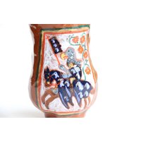 Keramik Vase Mittelalterlichen Stil Pferd Reiter Ritter Illustriert Ton Weiß Brown Blau Handgefertigt Rustikal Geschenk Keramik Vase Mittelalterlichen Stil Pferd Reiter Ritter Illustriert Ton Weiß Brown Blau Handgefertigt Rustikal Geschenk von Biberklau