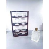 Kleines Holzregal Mit 6 Stück Whiskey Gläser Original Vintage Schwingenden Böden von Bibivin