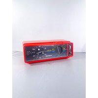 Quelle Universum Tischuhr/Tischradio in Rot Original Vintage 70Er Jahre Quelle Universum Tischuhr/Tischradio in Rot Original Vintage 70Er Jahre von Bibivin