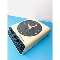 Space Age Wanduhr Vintage Küchenuhr Uhrenradio Quartz Electronic Intercord Qe11 70Er von Bibivin
