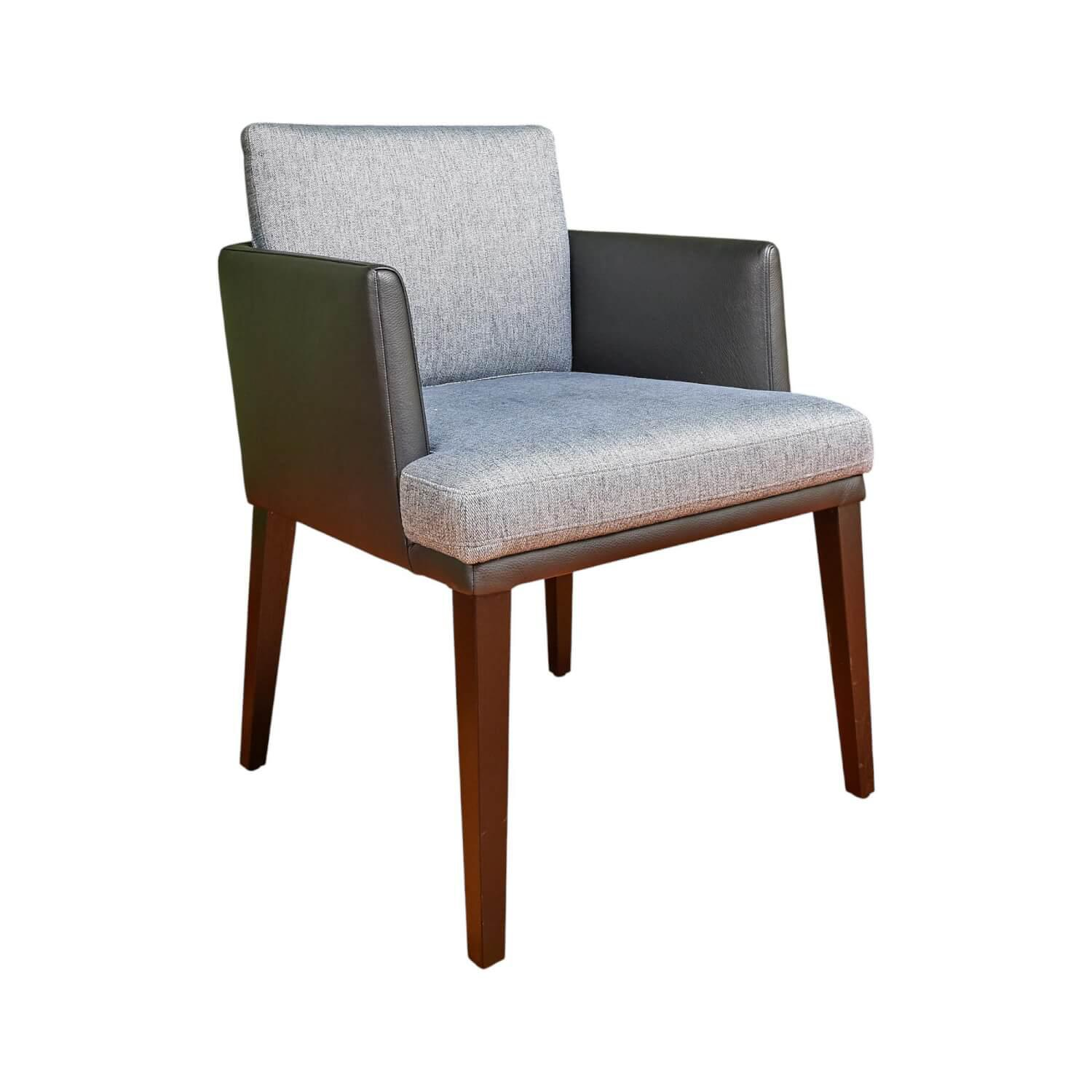 Stuhl Polo Dining Mit Armlehne Sitz Stoff Noah Grau Rücken Leder Normandie Schwa... von Bielefelder Werkstätten