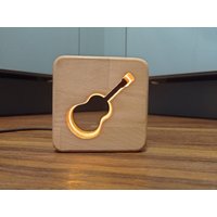 Gitarre Holz Deko - Led Nachtlicht Tischlicht Guitar Usb-C von BigHeadWood
