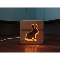Hase Holz Deko - Led Nachtlicht Tischlicht Rabbit Usb-C von BigHeadWood