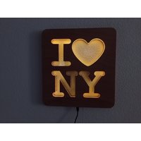 I Love New York Holz | Buche Led Wandbild, Beleuchtung Deko, Nachlicht, 26cm X 28cm, Usb-C von BigHeadWood