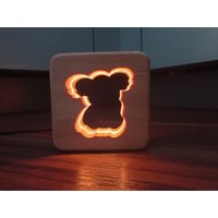 Koala Holz Led Deko - Nachtlicht Tischlicht Usb-C von BigHeadWood