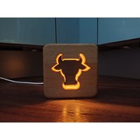 Kuh Holz Deko - Led Nachtlicht Tischlicht Cow Usb-C von BigHeadWood