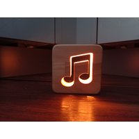 Musiknoten Holz Led Deko - Musik Nachtlicht/Tischlicht Musical Note Usb-C von BigHeadWood