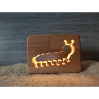 Raupe Holz Led Nachtlicht/Tischlicht - Caterpiller Deko Nachlicht- Usb-C von BigHeadWood