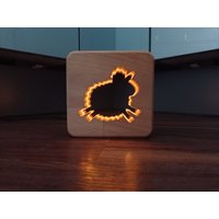 Schaf Deko Holz Led Nachtlicht/Tischlicht - Sheep Deco Lamp Nachlicht Geschenk, Usb-C von BigHeadWood