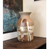 Vintage Mcm Braun Keramik Dekor Vase Studio Gemalt Mehrfarbig Details Home Decor Tisch Dekor Mid Century Modern Retro von BigWhaleConsignment