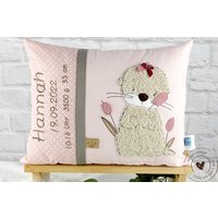 Personalisiertes Kissen Als Taufgeschenk Oder Geburtsgeschenk Für Mädchen Mit Otter in Altrosa Und Beige Personalisiertes Kissen Als Taufgeschenk Oder Geburtsgeschenk Für Mädchen Mit Otter in Altrosa Und Beige von BiggisDesign