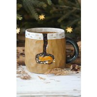 Große Hellbraune Keramiktasse Mit Fuchs, Schnee Und Goldenen Vogelspuren. Handgefertigte Tasse Sternenhimmel, Sternen. Becher 500 Ml von BilberryForest