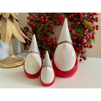 Roter Und Grauer Weihnachtsmann-Weihnachtsschmuck Aus Keramik von BilberryGiftsUK