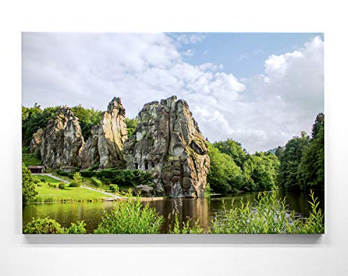 Atemberaubendes Leinwandbild vom Teutoburger Wald im XXL Format 120x80cm. Externsteine als großes Wandbild. Fertig aufgespannt auf Holzrahmen. Als Hintergrund und Deko für Wohnzimmer & Schlafzimmer von BilderKing