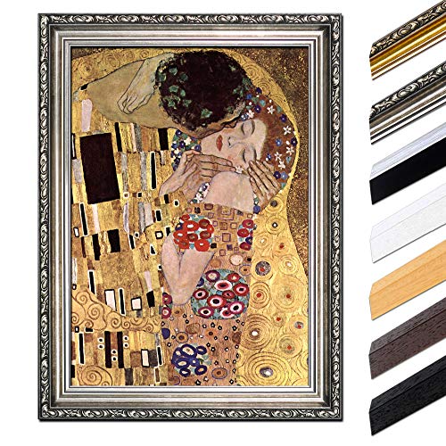 Bild mit Rahmen - Gustav Klimt Der Kuss 85x110 cm - Gerahmtes Leinwandbild Alte Meister - Antiker Rahmen Silber Barock, Klassisch von Bilderdepot24