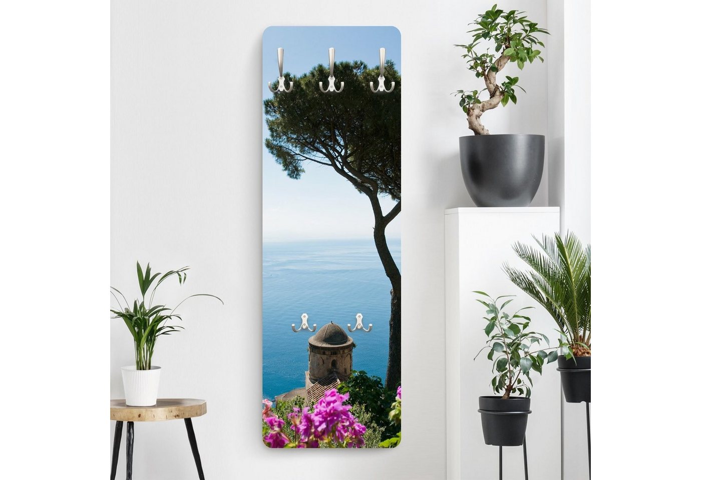 Bilderdepot24 Garderobenpaneel blau Strand Meer Natur Ausblick vom Garten aufs Meer Design (ausgefallenes Flur Wandpaneel mit Garderobenhaken Kleiderhaken hängend), moderne Wandgarderobe - Flurgarderobe im schmalen Hakenpaneel Design von Bilderdepot24