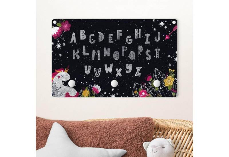 Bilderdepot24 Garderobenpaneel schwarz Illustration Weltall Himmel Sterne Buchstaben Alphabet Einhorn (Kindergarderobe Holz Kleiderhaken für die Wand inkl. Montagematerial), moderne Wand Garderobenleiste Flur - kleine Hakenleiste Kinderzimmer von Bilderdepot24