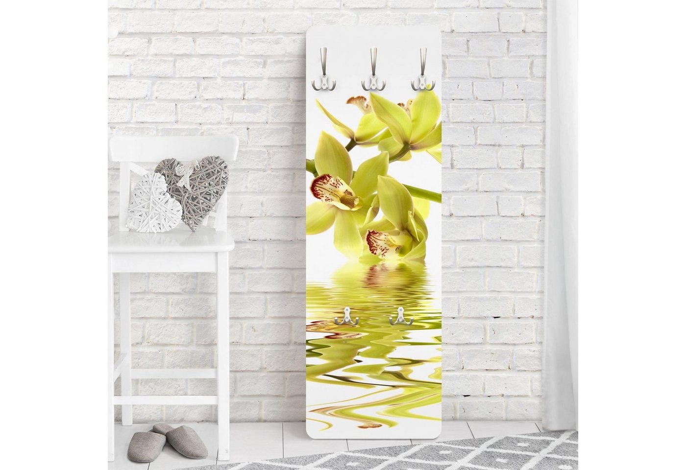 Bilderdepot24 Garderobenpaneel weiss Blumen Floral Elegant Orchid Waters Design (ausgefallenes Flur Wandpaneel mit Garderobenhaken Kleiderhaken hängend), moderne Wandgarderobe - Flurgarderobe im schmalen Hakenpaneel Design von Bilderdepot24