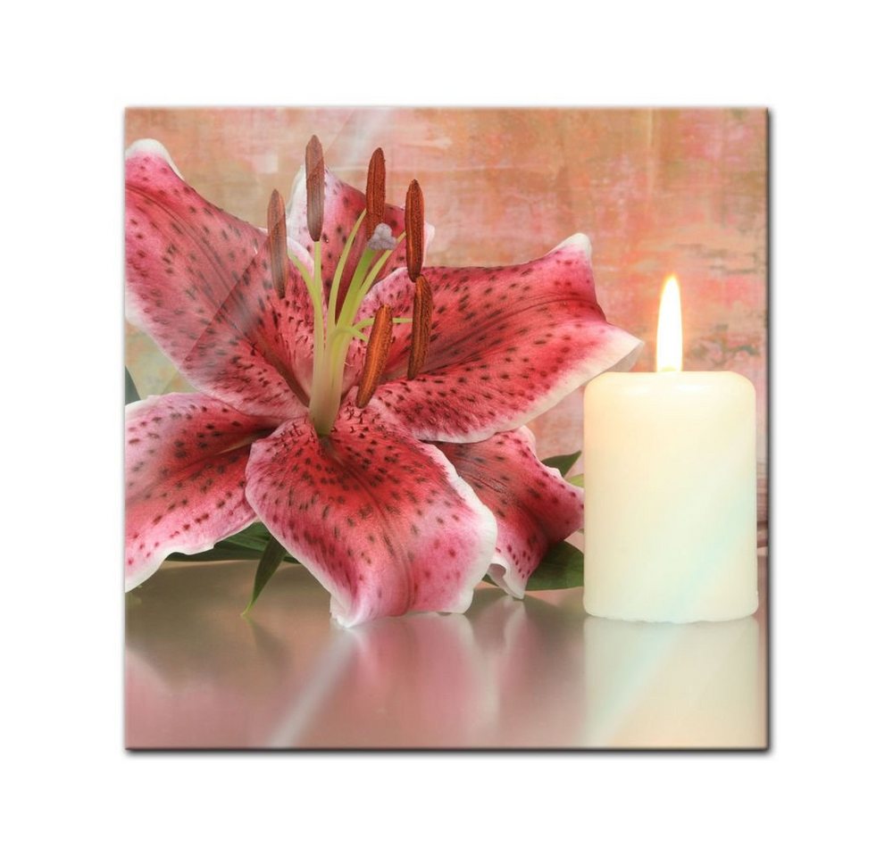 Bilderdepot24 Glasbild, Lilienblüte mit Kerze von Bilderdepot24