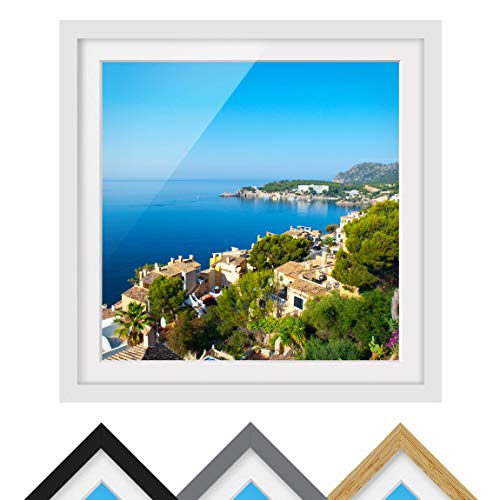Bild mit Rahmen - Cala Fornells in Mallorca - Rahmenfarbe Weiß, 30 x 30 cm von Bilderwelten