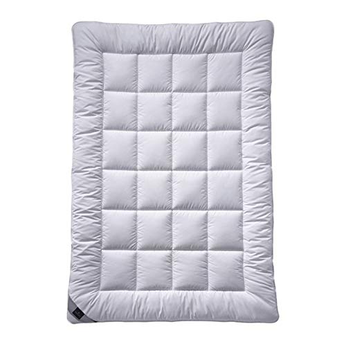 Billerbeck Faserdecke Classic Clean Kochfest 4-Jahreszeiten, Füllung: 100% Airsoftfaser 155x220 cm von Billerbeck