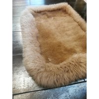 Natur Hundebett Katzenbett Schaffell Lammfell Korb Ökol. Premium Handarbeit Fürs Geliebte Haustier Decken Bett Bio von BillyGreenDE