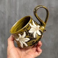 Handgemachte Lilien Blumen Keramiktasse Umweltfreundliche Kaffee -/Teetasse | 14 Oz von BilyanaArtCeramic