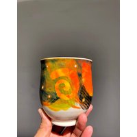 Handgemachte Porzellan Kaffeetasse Feder & Spirale Design, 14 Oz Handgemachte Porzellan Kaffeetasse Feder & Spirale Design, 14 Oz von BilyanaArtCeramic