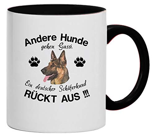 Andere Hunde gehen Gassi, EIN Deutscher Schäferhund rückt aus | Tasse, Kaffeebecher, Keramik, 330 ml, Weiß/Schwarz von Bimaxx