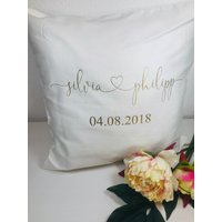 Kissenbezug| Name + Datum Mit Herz von BirdDesignDE