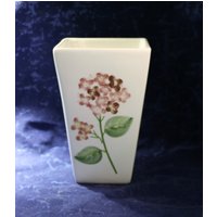 Handbemalte Blumenvase Mit Flieder von BirdFarming