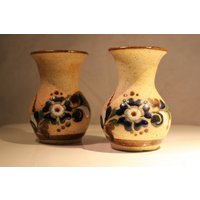 Kleine Keramik Vase Handgemalte Blumen 2Er-Set Kleine Keramik Vase Handgemalte Blumen 2Er-Set von BirdFarming