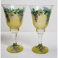 Handbemaltes Weinglas Mit Fröhlichen Blumen Ist Ein Schönes Oster-, Muttertags - Oder Geburtstagsgeschenk Für Den Gärtner Weinliebhaber in Deinem von BirdsNestArtDesign