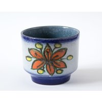 Hübscher Übertopf Mit Blumenmotiv Aus Der Ehemaligen Ddr, 60Er, 70Er, Blau, Bunt von BirgeGeorge