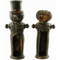 Vintage Laternen-Stil Kerzenständer Figural Mann Und Frau Kerzenhalter Deutsche Studio Keramik Künstlersigniert Circa 1976 von BirneyCreek
