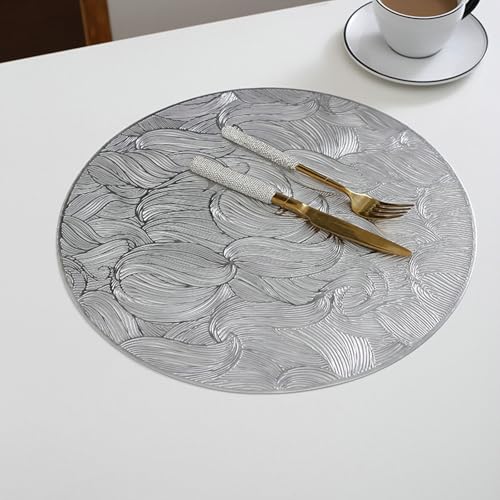Bishilin Tischsets Abwaschbar Silber Rund 38CM, Platzsets PVC 4er Set mit Muster Blätter Platzdeckchen rutschfest für Draußen Esstisch Bishilin Tischsets Abwaschbar Silber Rund 38CM, Platzsets PVC 4er Set mit Muster Blätter Platzdeckchen rutschfest für Draußen Esstisch von Bishilin