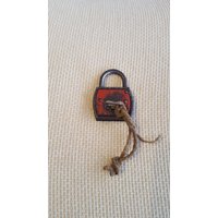 Altes 1960Er Vorhängeschloss Aus Metall von BitakaVintage