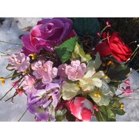 Blumengesteck Rosen Rannunculus Frühling Hortensien Beeren Kirschblüten Nest Eier Vogel Blumengesteck Rosen Rannunculus Frühling Hortensien Beeren Kirschblüten Nest Eier Vogel von BittersweetDesign