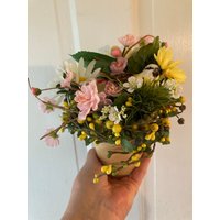 Blumengesteck Terra Cotta Vase Kirschblüten Daisies Gebera Daisy Beeren von BittersweetDesign