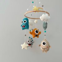 Monster Mobile Für Babyzimmer, Kinderzimmer Dekor, Hängedeko Mit Filz Pompons, Wolke Und Sterne, Geschenk Baby-Dusche von BittoriBabyMobile