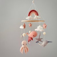 Baby Mobile | Filz Wal Oktopus Narwal Kinderzimmer Dekor Regenbogen Krippe Meerestier-Babyparty-Geschenk Küsten Thema Baby Mobile | Filz Wal Oktopus Narwal Kinderzimmer Dekor Regenbogen Krippe Meerestier-Babyparty-Geschenk Küsten Thema von BittoriBabyMobile