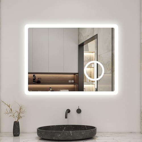 Biubiubath LED Wandspiegel mit Steckdose 70x50cm Bluetooth Beschlagfrei 3 Lichfarbe+Dimmbar Badspiegel mit 3-Fach Vergrößerung Schminkspiegel IP44 von Biubiubath