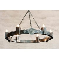 Mittelalterlicher Kronleuchter Aus Eisen Rustikale Burgbeleuchtung, 6-Flammig von BlackSeaLighting