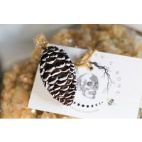 Handgemachte Polymer Clay Pine Cone Baum Dekoration/Weihnachten, Yule, Natur von BlackthornAndBone