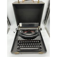 1930Er Tragbare Metall Underwood Schreibmaschine Mit Original Koffer von Blastfrompasttoys