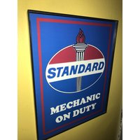 standard Mechaniker Im Dienst Öl Gas Tankstelle Garage Bar Werbedruck Man Cave Schild von BlastsFromThePast21